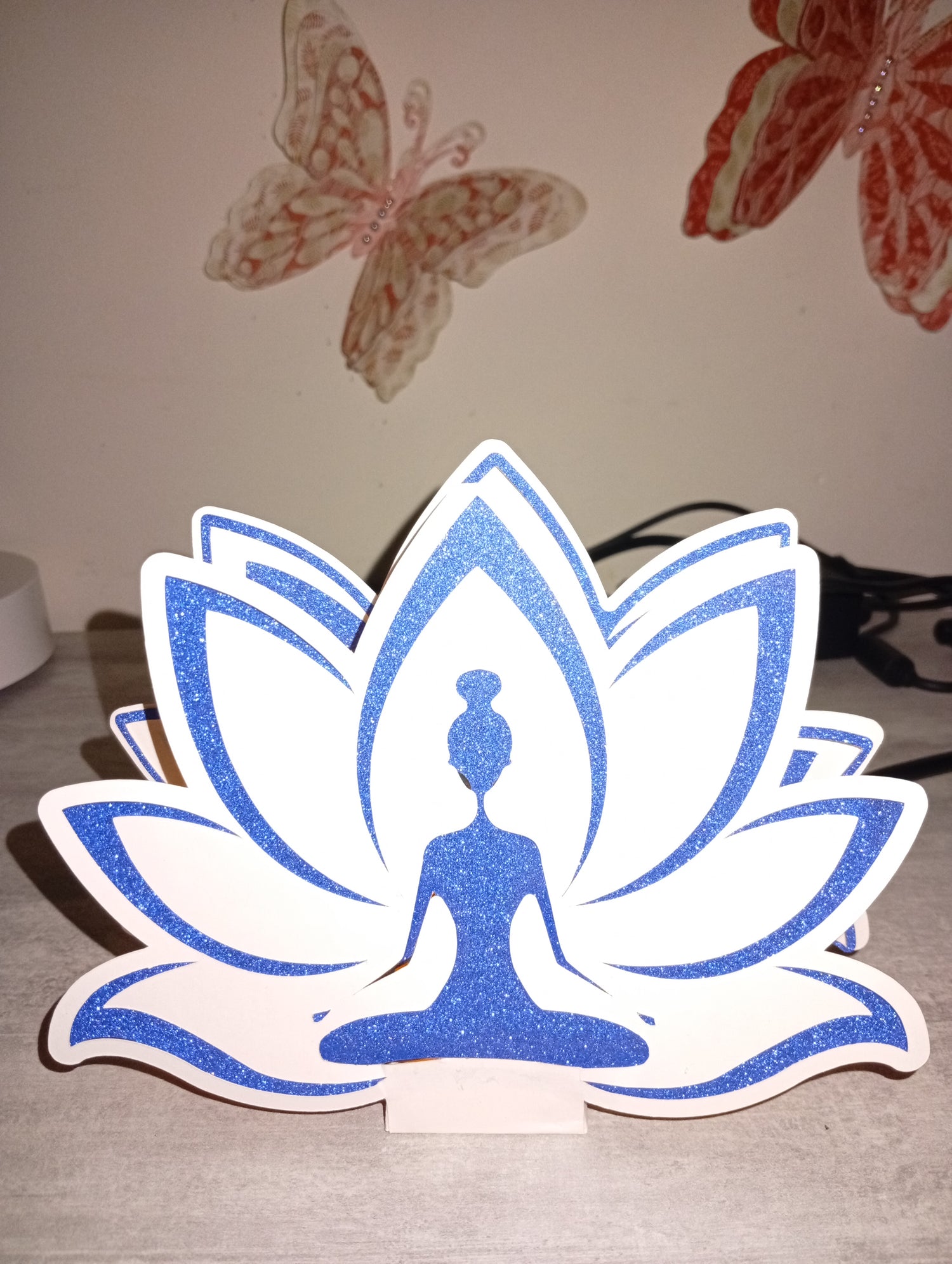 Fleur de lotus lumineuse – Sérénité en papier cartonné