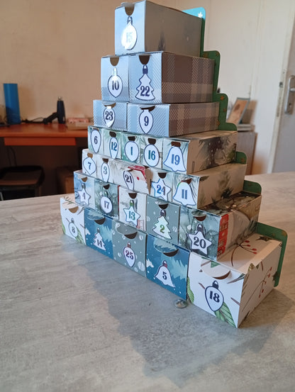 🎄 Calendrier de l’Avent en papier cartonné – à remplir soi-même  ( motif aléatoire)