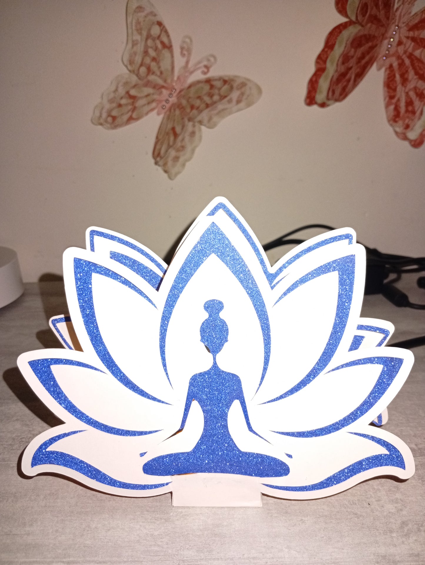 Fleur de lotus lumineuse – Sérénité en papier cartonné