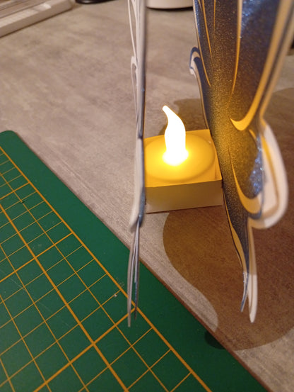 Fleur de lotus lumineuse – Sérénité en papier cartonné