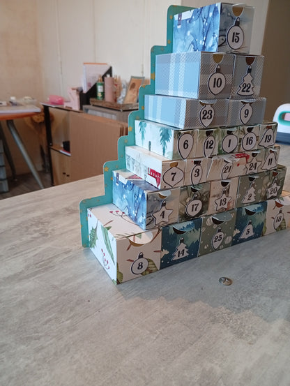 🎄 Calendrier de l’Avent en papier cartonné – à remplir soi-même  ( motif aléatoire)